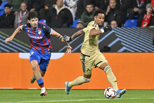 Fotball UEFA Europa League 3rd round match: Viktoria Plzen vs Levski Sofia in Pilsen, Czech Republic, October 22, 2026. From left Tobias Paliscak of Viktoria, Reinaldo of Levski. (CTKxPhoto MiroslavxChaloupka) CTKPhotoP2026102209868  CTKPhotoP2026102209868