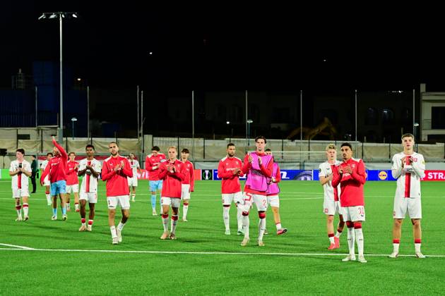 GIBRALTAR , 22 10-2026 , Europa Point stadium , season 2026 2027 , UEFA Conference League football , match between Lincoln Red Imps FC and FC Twente , picture shows players thank fans Lincoln Red Imps - Twente  x208965274x Copyright:
