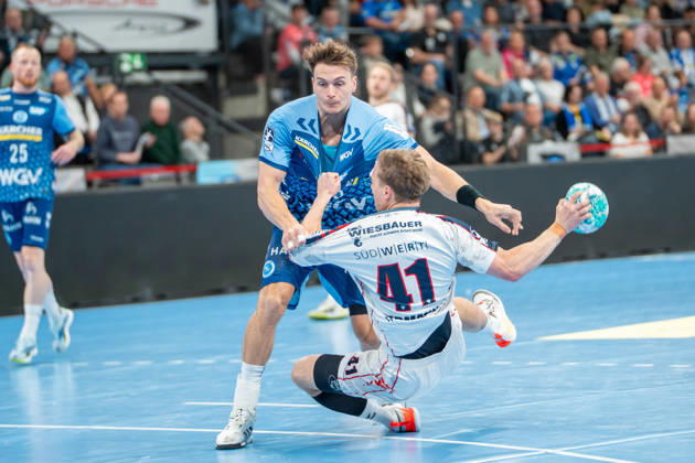 Handball I Men I 2026–2027 Season I Bundesliga I Matchday 10 I TVB Stuttgart vs. SG BBM Bietigheim I October 22, 2026 Max Häfner 3, TVB Stuttgart defends Till Hermann 41, SG BBM Bietigheim Stuttgart Porsche Arena Baden-Württemberg Germany Copyright: xLobeca MaxxPetershansx