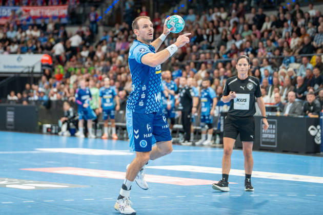 Handball I Men I 2026–2027 Season I Bundesliga I Matchday 10 I TVB Stuttgart vs. SG BBM Bietigheim I October 22, 2026 Kai Häfner 34, TVB Stuttgart on a penalty throw Stuttgart Porsche Arena Baden-Württemberg Germany Copyright: xLobeca MaxxPetershansx
