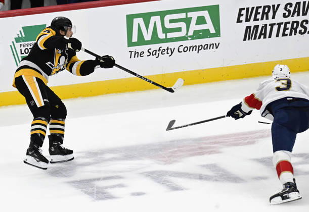 Pittsburgh Penguins left wing Nick Robertson (14) scores an empty net goal late in the third period of the Pens 4-0 win against the Florida Panthers at PPG Paints Arena in Pittsburgh on Thursday, October 22, 2026.  PIT2026102212 ARCHIExCARPENTER
