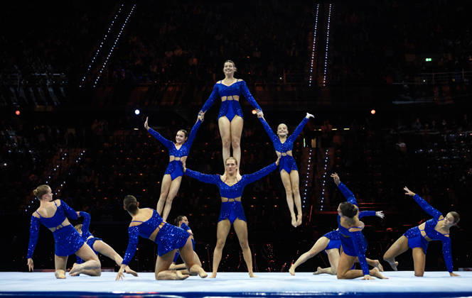 Rotterdam The Netherlands 22nd October 2026 World Championships artistic gymnastics. Men™s all round final Pre event entertainment. One lady balancing 3 others on her shoulders turnen
