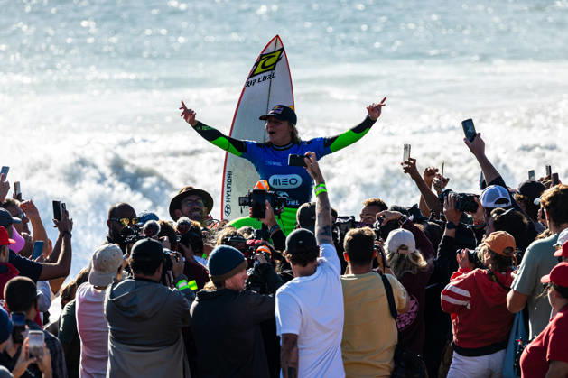 Sport Bilder des Tages October 23, 2026, Peniche, Leiria, Portugal: Molly Picklum during the final of Meo Rip Curl Pro Portugal at Praia dos Supertubos on October 23, 2026 in Peniche, Portugal. Peniche Portugal - ZUMAs391 20261023_znp_s391_002 Copyright: xCarlosxSilvax