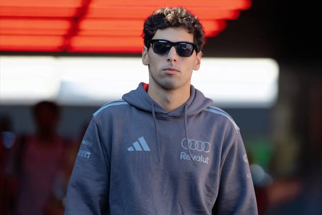 RECORD DATE NOT STATED 23rd October 2026; Circuit of the Americas, Austin, United States; Formula 1, United States Grand Prix, Free Practice Day; Gabriel Bortoleto (5) of Brazil and Audi Revolut F1 Team walks out of the paddock BobxKupbens