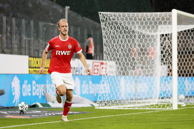Soccer, 3rd Division, Matchday 11: Rot-Weiss Essen vs. Jahn Regensburg on October 23, 2026, at the Stadion an der Hafenstraße in Essen. Goal celebration by Rot-Weiss Essen s Lukas Brumme. Rot-Weiss Essen