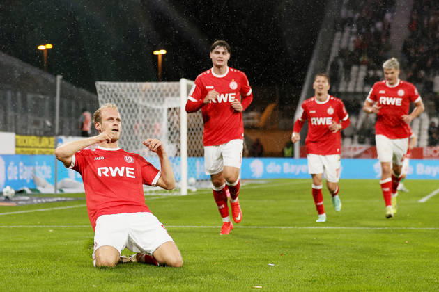 Soccer, 3rd Division, Matchday 11: Rot-Weiss Essen vs. Jahn Regensburg on October 23, 2026, at the Stadion an der Hafenstraße in Essen. Goal celebration by Rot-Weiss Essen s Lukas Brumme. Rot-Weiss Essen
