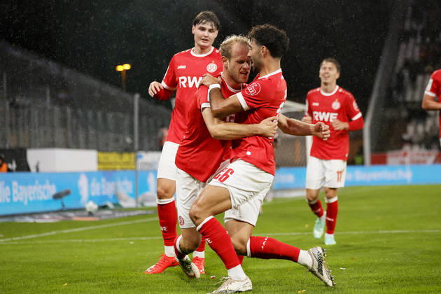 Soccer, 3rd Division, Matchday 11: Rot-Weiss Essen vs. Jahn Regensburg on October 23, 2026, at the Stadion an der Hafenstraße in Essen. Goal celebration by Rot-Weiss Essen s Lukas Brumme. Rot-Weiss Essen