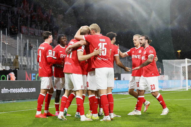 Soccer, 3rd Division, Matchday 11: Rot-Weiss Essen vs. Jahn Regensburg on October 23, 2026, at the Stadion an der Hafenstraße in Essen. Goal celebration by Rot-Weiss Essen s Lukas Brumme. Rot-Weiss Essen