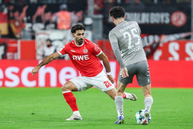 Soccer, 3rd Division, Matchday 11: Rot Weiss Essen vs. Jahn Regensburg on October 23, 2026, at the Stadion an der Hafenstraße in Essen. Ekin Celebi (Essen), on the left; Nicolas Oliveira (Regensburg), on the right. DFB regulations prohibit any use of photographs as image sequences and or quasi-video. xJRx