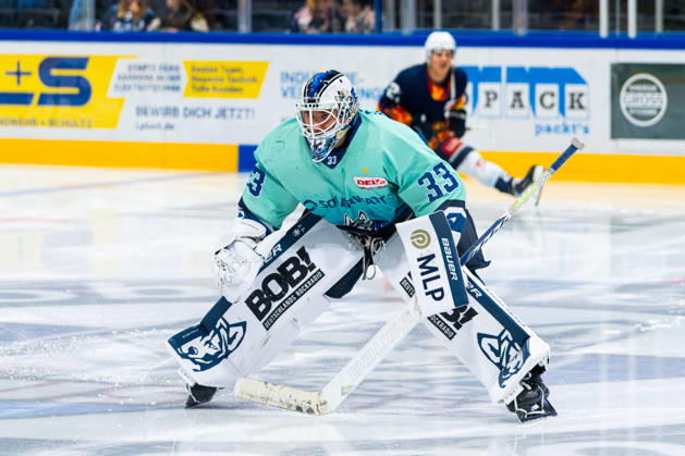 Kassel, Germany, October 22, 2026 DEL2 2026–2027 Game 11: Kassel Huskies vs. Blue Devils Weiden Pictured: Goaltender Philipp Maurer, ECK Probonio Arena, Hesse Copyright: xFotostandx xKruczynskix