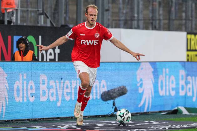 Soccer, 3rd Division, Matchday 11: Rot Weiss Essen vs. Jahn Regensburg on October 23, 2026, at the Stadion an der Hafenstraße in Essen. Fans celebrate the 1-0 goal scored by Lucas Brumme (Essen). DFB regulations prohibit any use of photographs as image sequences and or quasi-video. xJRx