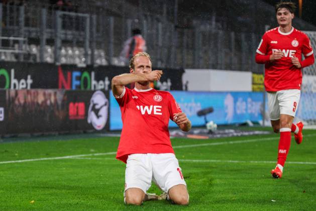 Soccer, 3rd Division, Matchday 11: Rot Weiss Essen vs. Jahn Regensburg on October 23, 2026, at the Stadion an der Hafenstraße in Essen. Fans celebrate the 1-0 goal scored by Lucas Brumme (Essen). DFB regulations prohibit any use of photographs as image sequences and or quasi-video. xJRx