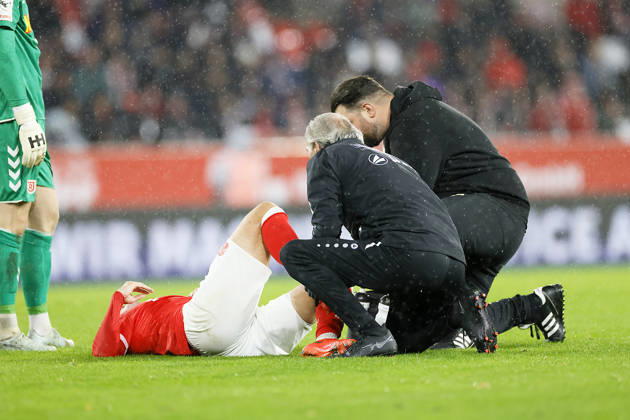 Soccer, 3rd Division, Matchday 11: Rot-Weiss Essen vs. Jahn Regensburg on October 23, 2026, at the Stadion an der Hafenstraße in Essen. Jaka Cuber Potocnik of Rot-Weiss Essen had to leave the field due to injury.