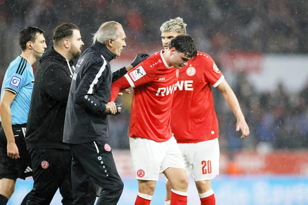 Soccer, 3rd Division, Matchday 11: Rot-Weiss Essen vs. Jahn Regensburg on October 23, 2026, at the Stadion an der Hafenstraße in Essen. Jaka Cuber Potocnik of Rot-Weiss Essen had to leave the field due to injury.