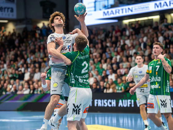 Stephan Seitz (ThSV Eisenach), 44, in a duel with Oskar Neudeck (Frisch Auf Goeppingen), 02, Frisch Auf Goeppingen vs. ThSV Eisenach, Handball, 1st Bundesliga, Men, 2026–2027 Season, October 23, 2026, Frisch Auf Göppingen vs. ThSV Eisenach, Handball, 1st Bundesliga, Men, 2026–2027 season, October 23, 2026, Göppingen Copyright: xEibner-Pressefoto MichaelxSchmidx EP_MST