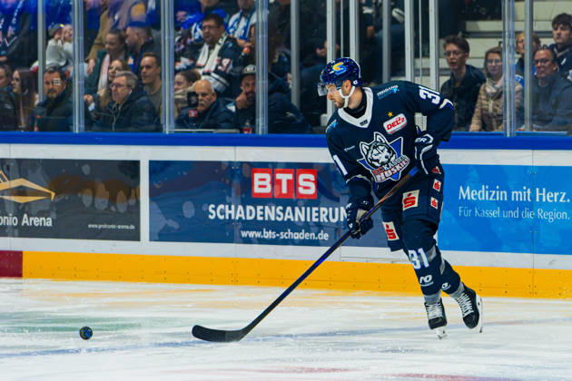 Kassel, Germany, October 22, 2026; DEL2 2026–2027, Game 11: Kassel Huskies vs. Blue Devils Weiden; Pictured: Lucas Dumont, ECK Probonio Arena, Hesse Copyright: xFotostandx xKruczynskix