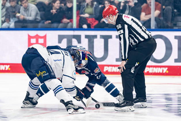 Linesman Yannik Koziol officiates a faceoff between Cole Maier of the Iserlohn Roosters, 14, and Patrick Hager of the EHC Red Bull Munich, 52 (GER), EHC Red Bull Munich vs. Iserlohn Roosters, DEL, 2026–2027 season, Matchday 11, October 23, 2026. Photo: HMB Media, Franz Feiner Copyright: HMBxMedia FranzxFeiner