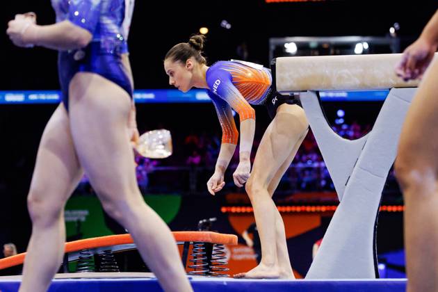 ROTTERDAM - Naomi Visser (NED) during the all-around final at the World Gymnastics Championships in Ahoy Rotterdam. IRIS VAN DEN BROEK ANP xVIxANPxSportx xxANPxIVx 573387980 originalFilename: 573387980