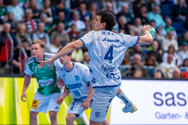 Samuel Zehnder of TBV Lemgo Lippe, No. 4 from the left, TSV Hannover Burgdorf (green) vs. TBV Lemgo Lippe (blue) on Matchday 10 of the 2026–2027 season in the Opel Handball Bundesliga on October 23, 2026, ZAG Arena Hannover, GER, Copyright: xJanxGuentherx xTSVxHannover-Burgdorfx