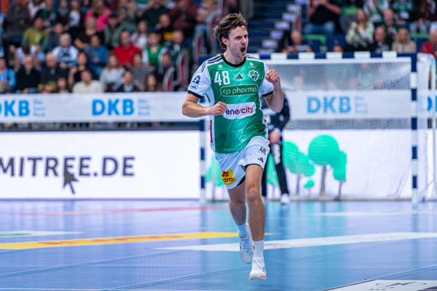 Sigvaldi Guðjonsson, TSV Hannover Burgdorf, No. 48 (left), TSV Hannover Burgdorf (green) vs. TBV Lemgo Lippe (blue) on Matchday 10 of the 2026–2027 season in the Opel Handball Bundesliga, October 23, 2026, ZAG Arena Hannover, GER, Copyright: xJanxGuentherx xTSVxHannover-Burgdorfx
