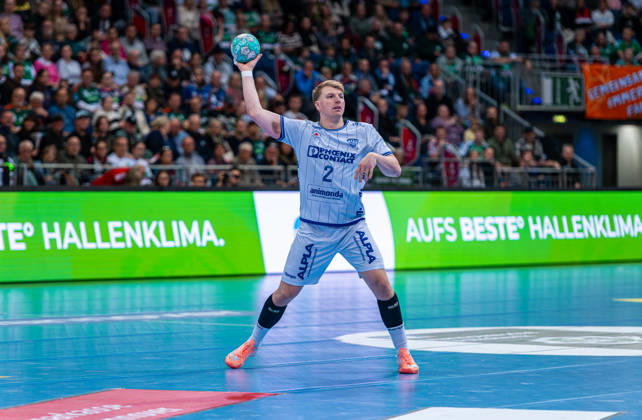 Lukas Hutecek of TBV Lemgo Lippe, No. 2 from the left, TSV Hannover Burgdorf (green) vs. TBV Lemgo Lippe (blue) on Matchday 10 of the 2026–2027 season in the Opel Handball Bundesliga, October 23, 2026, ZAG Arena Hannover, GER, Copyright: xJanxGuentherx xTSVxHannover-Burgdorfx