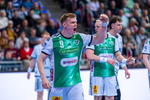 Vilhelm Poulsen of TSV Hannover Burgdorf, No. 9 from the left, TSV Hannover Burgdorf (green) vs. TBV Lemgo Lippe (blue) on Matchday 10 of the 2026–2027 season in the Opel Handball Bundesliga, October 23, 2026, ZAG Arena Hannover, GER, Copyright: xJanxGuentherx xTSVxHannover-Burgdorfx