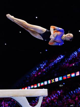 ROTTERDAM - Naomi Visser (NED) during the all-around final at the World Gymnastics Championships in Ahoy Rotterdam. IRIS VAN DEN BROEK ANP xVIxANPxSportx xxANPxIVx 573390048 originalFilename: 573390048