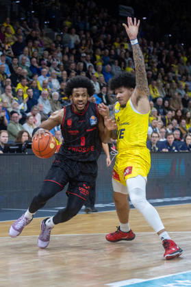 Oldenburg, Lower Saxony, Germany, October 23, 2026, Jordan Wright (left), BMA365 Bamberg Baskets, and Tylan Pope (right), EWE Baskets Oldenburg. EWE Baskets Oldenburg vs. BMA365 Bamberg Baskets. Basketball 1. Basketball Bundesliga. 2026–2027 season, Matchday 6, Grosse EWE Arena: EWE Baskets Oldenburg vs. BMA365 Bamberg Baskets www.andreas-burmann.de