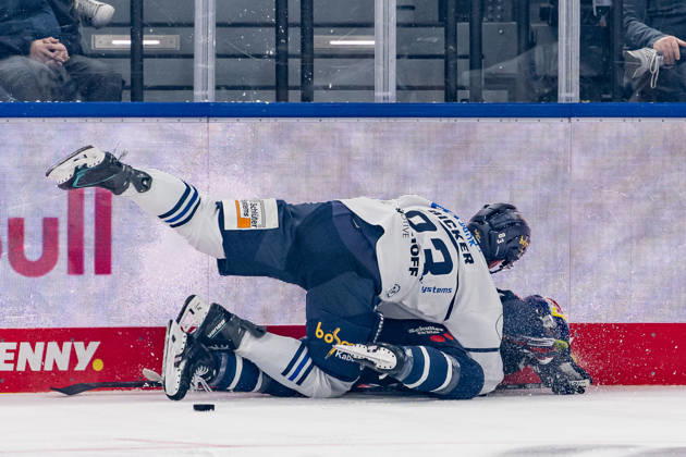 Battle for the Puck: Face-off between Kevin Bicker of the Iserlohn Roosters, 83, and Taro Hirose of EHC Red Bull Munich, 17 (GER), EHC Red Bull Munich vs. Iserlohn Roosters, DEL, 2026–2027 Season, Matchday 11, October 23, 2026 Photo: HMB Media, Franz Feiner Copyright: HMBxMedia FranzxFeiner