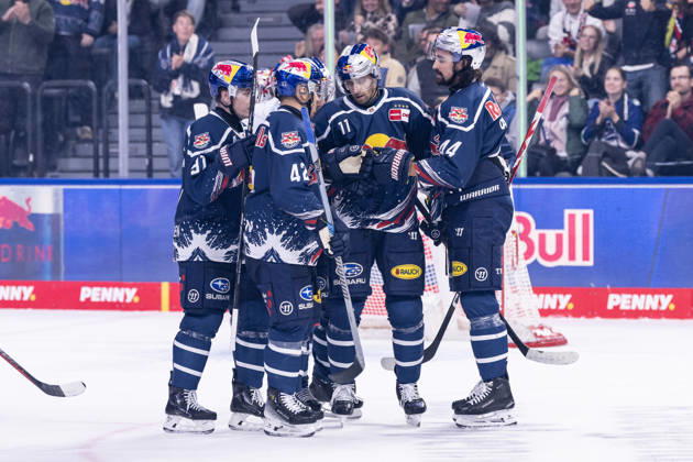 The Munich fans cheer with Markus Eisenschmid of EHC Red Bull Munich, 11, after his goal to make it 1–0 GER, EHC Red Bull Munich vs. Iserlohn Roosters, DEL, 2026–2027 season, Matchday 11, October 23, 2026. Photo: HMB Media, Franz Feiner Copyright: HMBxMedia FranzxFeiner