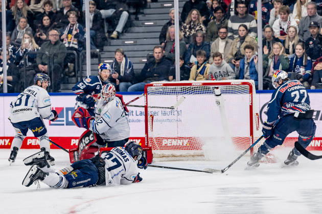 Veit Oswald, EHC Red Bull Munich, 27, scoring his goal to make it 2–0 for Germany, EHC Red Bull Munich vs. Iserlohn Roosters, DEL, 2026–2027 season, Matchday 11, October 23, 2026. Photo: HMB Media, Franz Feiner Copyright: HMBxMedia FranzxFeiner
