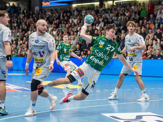 Oskar Sunnefeldt of Frisch Auf Goeppingen, 27, gets a clear shot from the circle, Frisch Auf Goeppingen vs. ThSV Eisenach, Handball, 1st Bundesliga, Men, 2026–2027 season, October 23, 2026, Frisch Auf Goeppingen vs. ThSV Eisenach, Handball, 1st Bundesliga, Men, 2026–2027 season, October 23, 2026, Goeppingen Copyright: xEibner-Pressefoto MichaelxSchmidx EP_MST