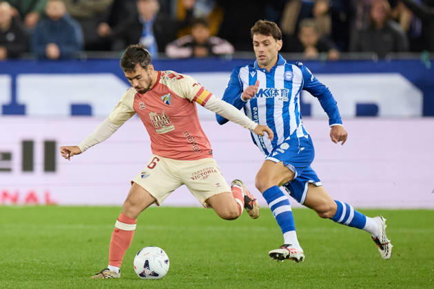 October 23, 2026, Vitoria, Alaba, Spain: Ramon Enriquez of Malaga CF competes for the ball with Lucas Boye of Deportivo Alaves during the LaLiga EA Sports match between Deportivo Alaves and Malaga CF at Mendizorrotza on October 23, 2026, in Vitoria, Spain. Vitoria Spain - ZUMAa181 20261023_zaa_a181_006 Copyright: xRicardoxLarreinax