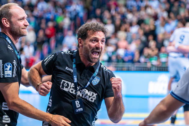 Florian Kehrmann, TBV Lemgo Lippe (coach, left), TSV Hannover Burgdorf (green) vs. TBV Lemgo Lippe (blue) on Matchday 10 of the 2026–2027 season in the Opel Handball Bundesliga, October 23, 2026, ZAG Arena Hannover, GER, Copyright: xJanxGuentherx xTSVxHannover-Burgdorfx