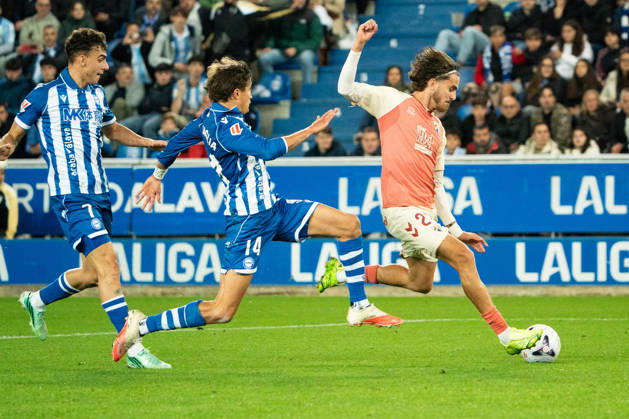 ESP LaLiga EA Sports: Deportivo Alavés vs. Málaga CF — Adrián Nino of Málaga scores a goal and celebrates during the LaLiga EA Sports match between Deportivo Alavés and Málaga CF, played at Mendizorroza Stadium in Vitoria-Gasteiz on October 23, 2026, in Spain. VITORIA-GASTEIZ, Spain — Soccer Copyright: xAgenciaxLOFx