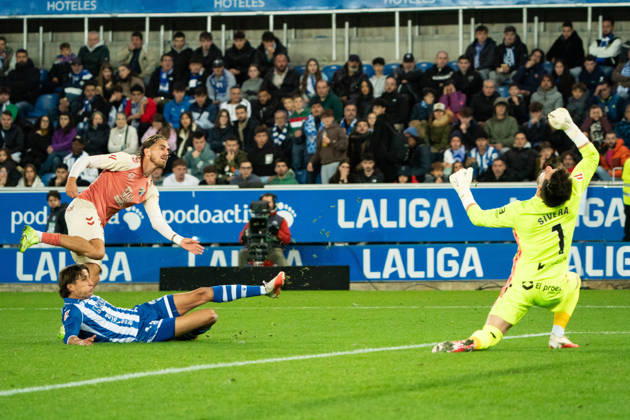 ESP LaLiga EA Sports: Deportivo Alavés vs. Málaga CF — Adrián Nino of Málaga scores a goal and celebrates during the LaLiga EA Sports match between Deportivo Alavés and Málaga CF, played at Mendizorroza Stadium in Vitoria-Gasteiz on October 23, 2026, in Spain. VITORIA-GASTEIZ, Spain — Soccer Copyright: xAgenciaxLOFx