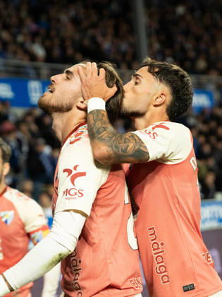 ESP LaLiga EA Sports: Deportivo Alavés vs. Málaga CF — Adrián Nino of Málaga scores a goal and celebrates during the LaLiga EA Sports match between Deportivo Alavés and Málaga CF, played at Mendizorroza Stadium in Vitoria-Gasteiz on October 23, 2026, in Spain. VITORIA-GASTEIZ, Spain — Soccer Copyright: xAgenciaxLOFx
