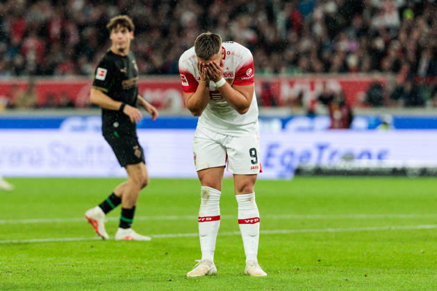 STUTTGART, GERMANY - OCTOBER 23: Ermedin Demirovic (VfB Stuttgart, 9) frustrated during the Bundesliga match between VfB Stuttgart vs. Borussia Moenchengladbach at MHP Arena on matchday 7 of the 1. Bundesliga on October 23, 2026 in Stuttgart, Germany. DFL REGULATIONS PROHIBIT ANY USE OF PHOTOGRAPHS AS IMAGE SEQUENCES AND OR QUASI-VIDEO. Baden-Wuerttemberg Germany Copyright: xSteffiexWunderlx