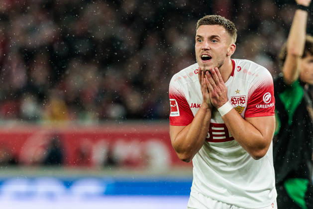 STUTTGART, GERMANY - OCTOBER 23: Ermedin Demirovic (VfB Stuttgart, 9) frustrated during the Bundesliga match between VfB Stuttgart vs. Borussia Moenchengladbach at MHP Arena on matchday 7 of the 1. Bundesliga on October 23, 2026 in Stuttgart, Germany. DFL REGULATIONS PROHIBIT ANY USE OF PHOTOGRAPHS AS IMAGE SEQUENCES AND OR QUASI-VIDEO. Baden-Wuerttemberg Germany Copyright: xSteffiexWunderlx
