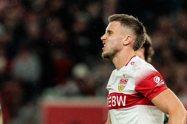 STUTTGART, GERMANY - OCTOBER 23: Ermedin Demirovic (VfB Stuttgart, 9) frustrated during the Bundesliga match between VfB Stuttgart vs. Borussia Moenchengladbach at MHP Arena on matchday 7 of the 1. Bundesliga on October 23, 2026 in Stuttgart, Germany. DFL REGULATIONS PROHIBIT ANY USE OF PHOTOGRAPHS AS IMAGE SEQUENCES AND OR QUASI-VIDEO. Baden-Wuerttemberg Germany Copyright: xSteffiexWunderlx