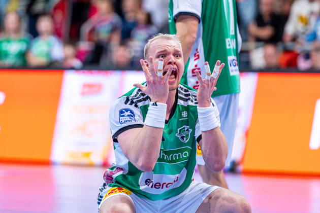 Justus Fischer, TSV Hannover Burgdorf, No. 54 (left), TSV Hannover Burgdorf (green) vs. TBV Lemgo Lippe (blue) on Matchday 10 of the 2026–2027 season in the Opel Handball Bundesliga, October 23, 2026, ZAG Arena Hannover, GER, Copyright: xJanxGuentherx xTSVxHannover-Burgdorfx