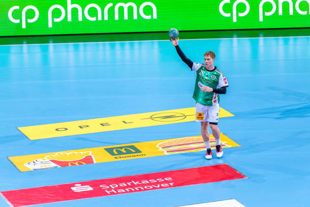 Jonathan Edvardsson of TSV Hannover Burgdorf, No. 26 (left), TSV Hannover Burgdorf (green) vs. TBV Lemgo Lippe (blue) on Matchday 10 of the 2026–2027 season in the Opel Handball Bundesliga, October 23, 2026, ZAG Arena Hannover, GER, Copyright: xJanxGuentherx xTSVxHannover-Burgdorfx