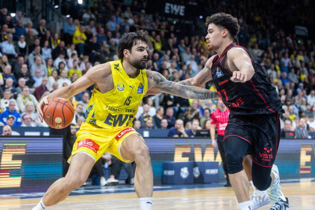 Oldenburg, Lower Saxony, Germany, October 23, 2026, Marcel Keßen (left), EWE Baskets Oldenburg, and Joshua Obiesie (right), BMA365 Bamberg Baskets; EWE Baskets Oldenburg vs. BMA365 Bamberg Baskets, Basketball 1, Basketball Bundesliga, 2026–2027 season, Matchday 6, Grosse EWE Arena: EWE Baskets Oldenburg vs. BMA365 Bamberg Baskets www.andreas-burmann.de