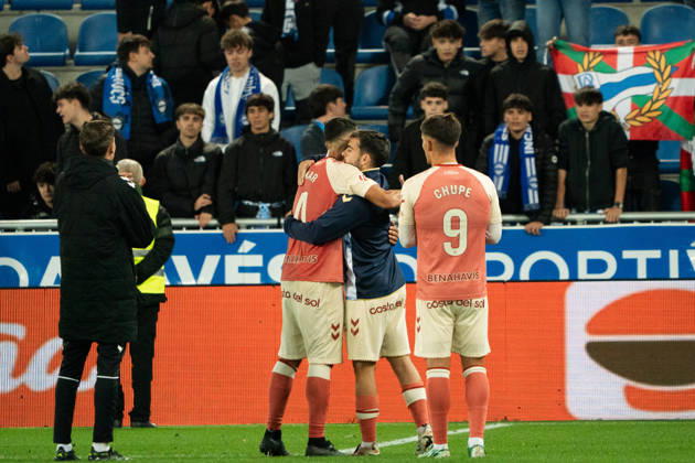 ESP LaLiga EA Sports: Deportivo Alavés vs. Málaga CF—Einar Galilea of Málaga and Carlos Ruiz Chupete of Málaga during the LaLiga EA Sports match between Deportivo Alavés and Málaga CF, played at Mendizorroza Stadium in Vitoria-Gasteiz on October 23, 2026 in Spain VITORIA GASTEIZ Spain Soccer Copyright: xAgenciaxLOFx