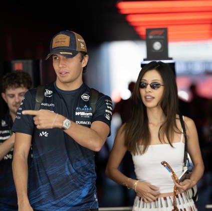 October 23, 2026, Austin, Texas, USA: 23 Atlassian Williams driver ALEX ALBON arriving at the paddock with finance LILY MUNI HE at the United States Grand Prix. Austin USA - ZUMAm147 20261023_zap_m147_035 Copyright: xHossxMcBainx