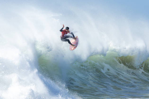 MEO Rip Curl Pro Portugal 2026 Surf Championship Tour At Supertubos Gabriel Medina of Brazil performs a maneuver on a wave during the MEO Rip Curl Pro Portugal Presented by Corona Cero, a World Surf League Championship Tour event, at Supertubos Beach in Peniche, Portugal, on October 23, 2026. Peniche Portugal  Copyright: xSergioxMendesx originalFilename:pereira-notitle261023_npC55.jpg