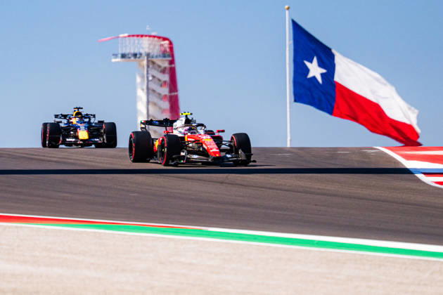 United States Grand Prix - Practice Day 1 LEWIS HAMILTON 44 (GBR) of Scuderia Ferrari HP (Ferrari SF-26) and MAX VERSTAPPEN 1 (NED) of Oracle Red Bull Racing (Red Bull Racing RB22) with the Texas Flag in the background on Friday during the Formula 1 United States Grand Prix 2026 at Circuit of The Americas in Austin, Texas, United States, on October 23, 2026. Photo by Antoine LAPEYRE Reveries Agency via ABACAPRESS.COM Austin United States  Copyright: xAntoinexLapeyre ReveriesxAgency ABACAx