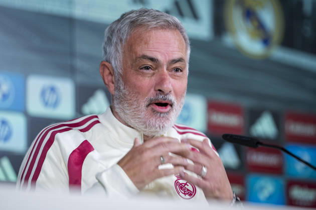Real Madrid Training Session and press conference, PK, Pressekonferenz Jose Mourinho, Head Coach of Real Madrid, speaks during a press conference ahead of the LaLiga EA Sports match against FC Barcelona, Barca at Ciudad Real Madrid on October 24, 2026 in Valdebebas, Spain. Valdebebas Ciudad Real Madrid Madrid Spain Copyright: xAlbertoxGardinx AGardin_20261024_Rea_Mad_Pc_0059