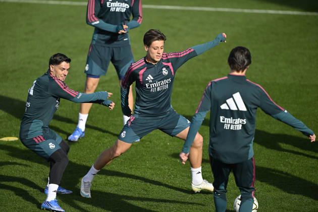 Real Madrid training session ahead of La Liga match against Barcelona MADRID, SPAIN - OCTOBER 24: Arda Guler (C) and Brahim Diaz (L) of Real Madrid take part in a training session at the club s Valdebebas training facilities ahead of their Spanish La Liga week 10 football match against Barcelona in Madrid, Spain, on October 24, 2026. Burak Akbulut Anadolu Madrid Spain. Editorial use only. Please get in touch for any other usage.  Copyright: x2026xAnadoluxBurakxAkbulutx
