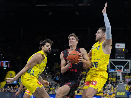 EWE Baskets Oldenburg Takes on Bamberg Baskets, Richard Balint EWE Baskets Oldenburg vs. Bamberg Baskets, Basketball, BBL, October 23, 2026, Oldenburg Copyright: xEibner-Pressefotox EP_EER